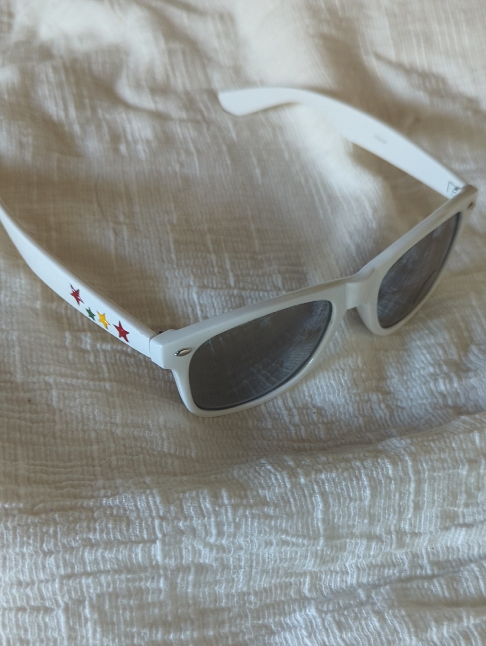 🆕 Retro Wayfarer White Star-Accent Sunglasses - Festival Ready